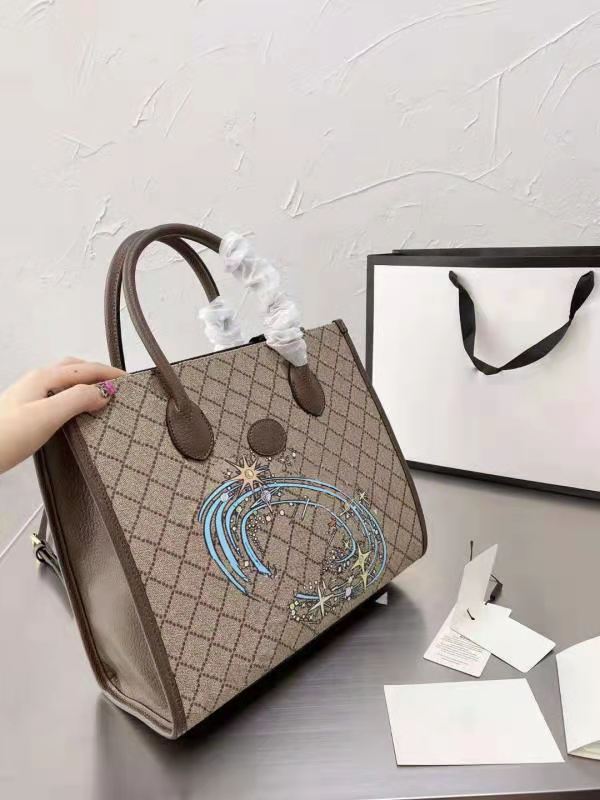 Designers design high quality shopping bags with European and American styles., Customize
Designers design high quality shopping bags with European and American styles., Customize