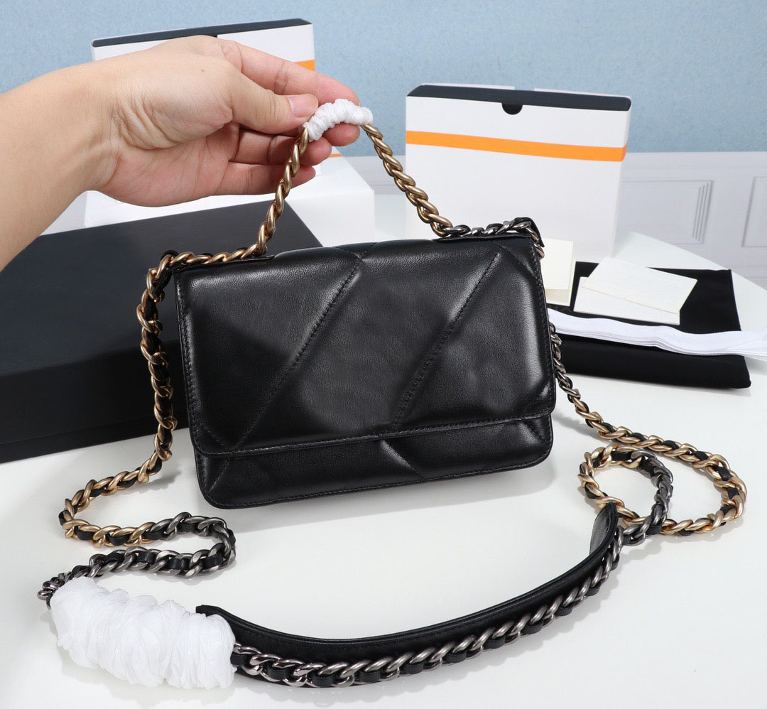 Classic luxury fashion brand wallet vintage lady brown leather handbag designer chain shoulder bag with box wholesale 6868, Black
Classic luxury fashion brand wallet vintage lady brown leather handbag designer chain shoulder bag with box wholesale 6868, Black