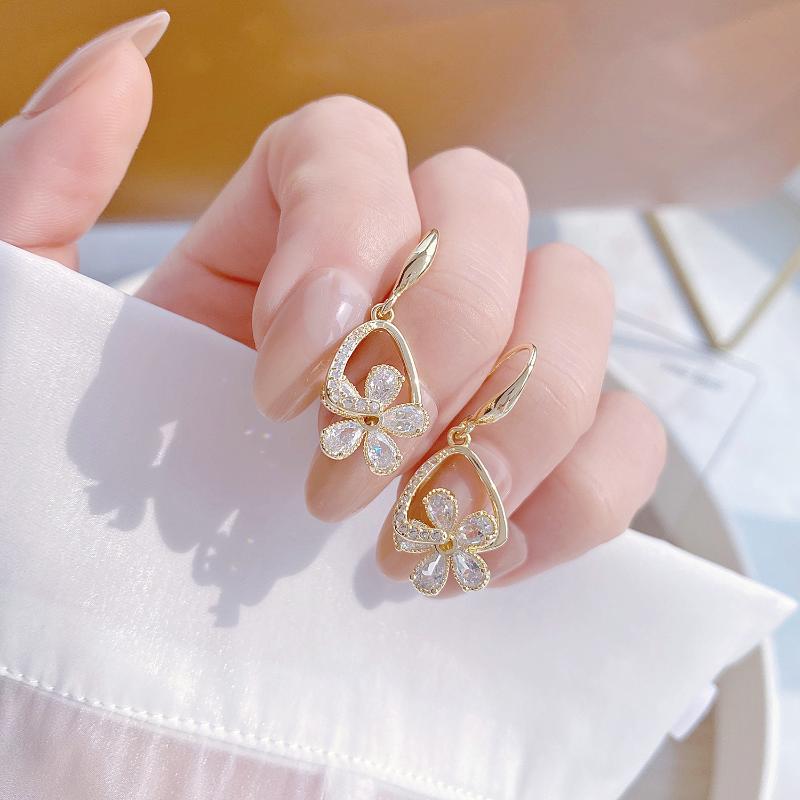 Korea Design Fashion Jewelry 14K Real Gold Plating Zircon Flower Earrings Elegant Women's Wedding Party Dangle & Chandelier
Korea Design Fashion Jewelry 14K Real Gold Plating Zircon Flower Earrings Elegant Women's Wedding Party Dangle & Chandelier