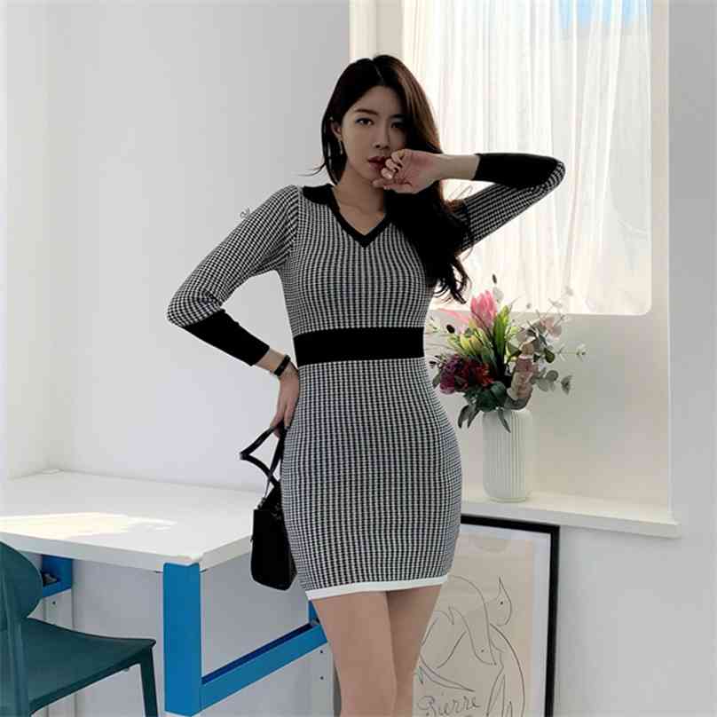 winter Stripe Knitting korean ladies Sexy Long SLeeve V neck caual club warm Party mini Dress for women clothing 210602, The picture color
winter Stripe Knitting korean ladies Sexy Long SLeeve V neck caual club warm Party mini Dress for women clothing 210602, The picture color