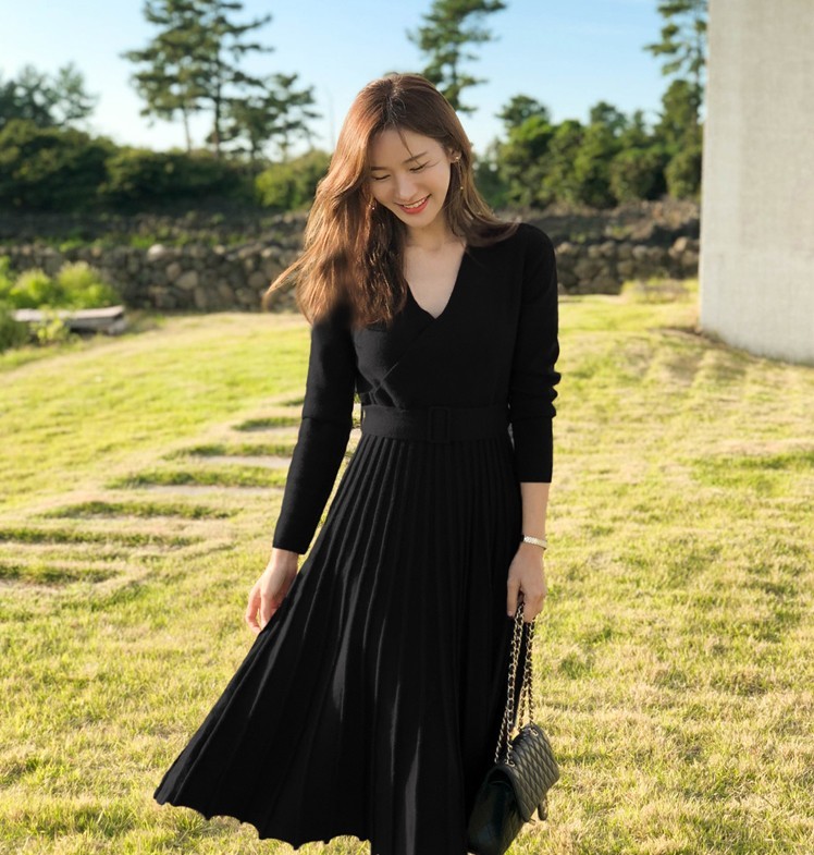 Fashion Women Sweater Knitting Dress Autumn Winter solid color Sexy V-Neck Long Sleeve Knitted Casual Pleated Dress 210518