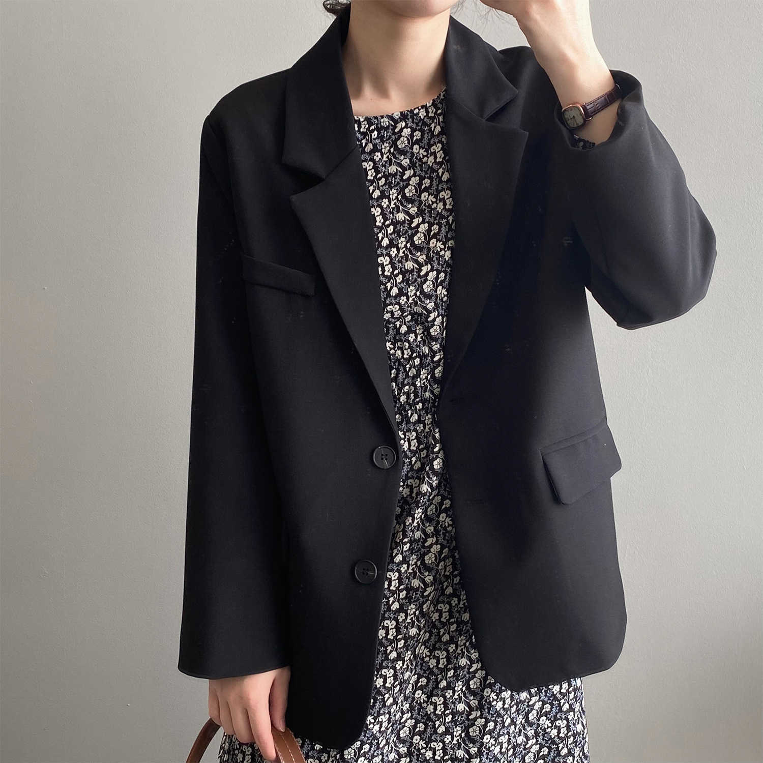 Spring Suit Jacket Women's Korean Loose Retro Leisure Oversized Blazer Coat Female Long Sleeve Cardigan 210607, White
Spring Suit Jacket Women's Korean Loose Retro Leisure Oversized Blazer Coat Female Long Sleeve Cardigan 210607, White