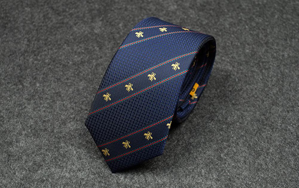 dark blue small bee Neck Ties Men Classic Silk Tie Mens Business Neckwear Skinny Grooms Necktie for Wedding Party Suit Shirt with Casual
dark blue small bee Neck Ties Men Classic Silk Tie Mens Business Neckwear Skinny Grooms Necktie for Wedding Party Suit Shirt with Casual