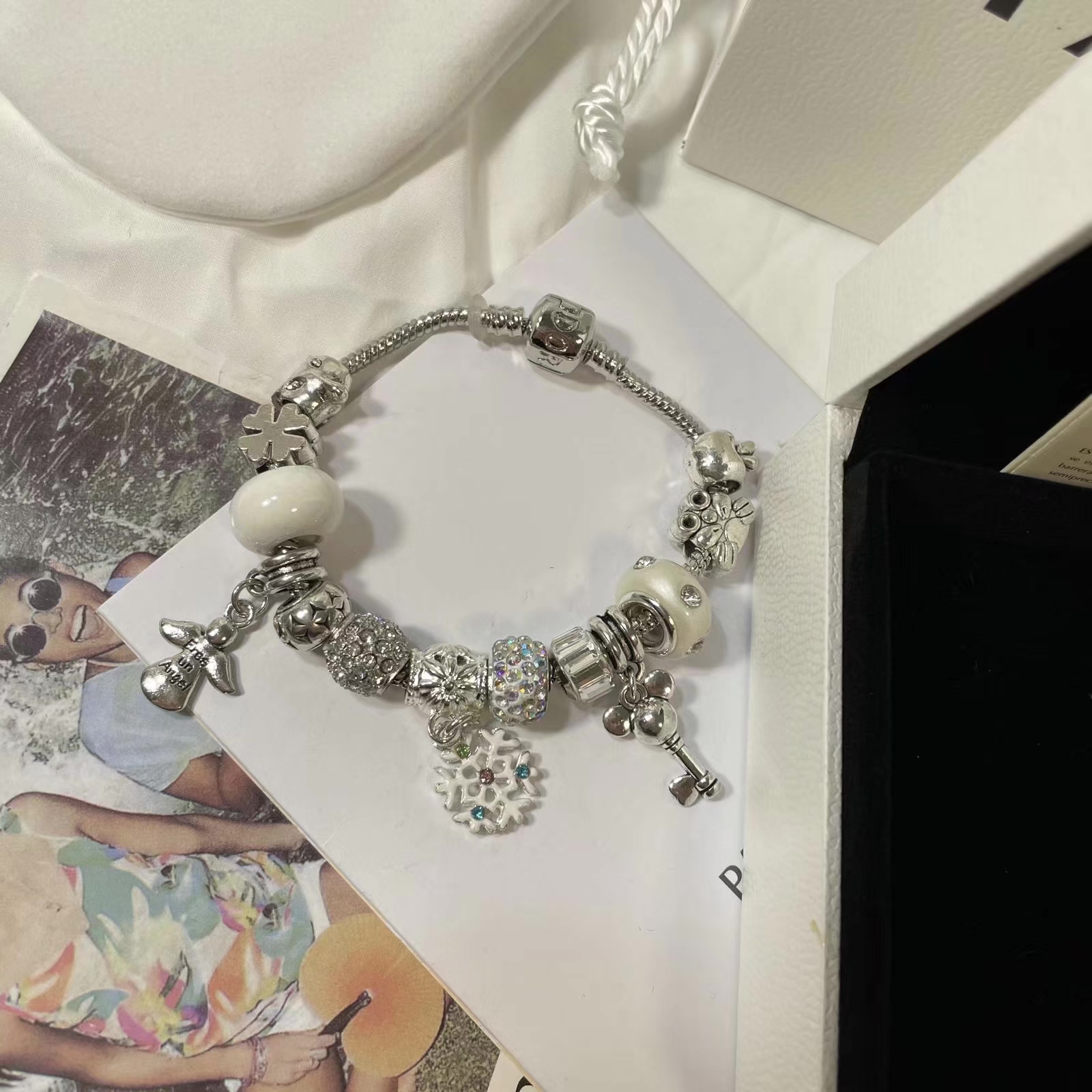 P Luxury Love Bracelet Designer Jewelry Bracelets Beaded Snake Chai Strands Brand Charm Alloy Diamond 10 colors Original Box
P Luxury Love Bracelet Designer Jewelry Bracelets Beaded Snake Chai Strands Brand Charm Alloy Diamond 10 colors Original Box