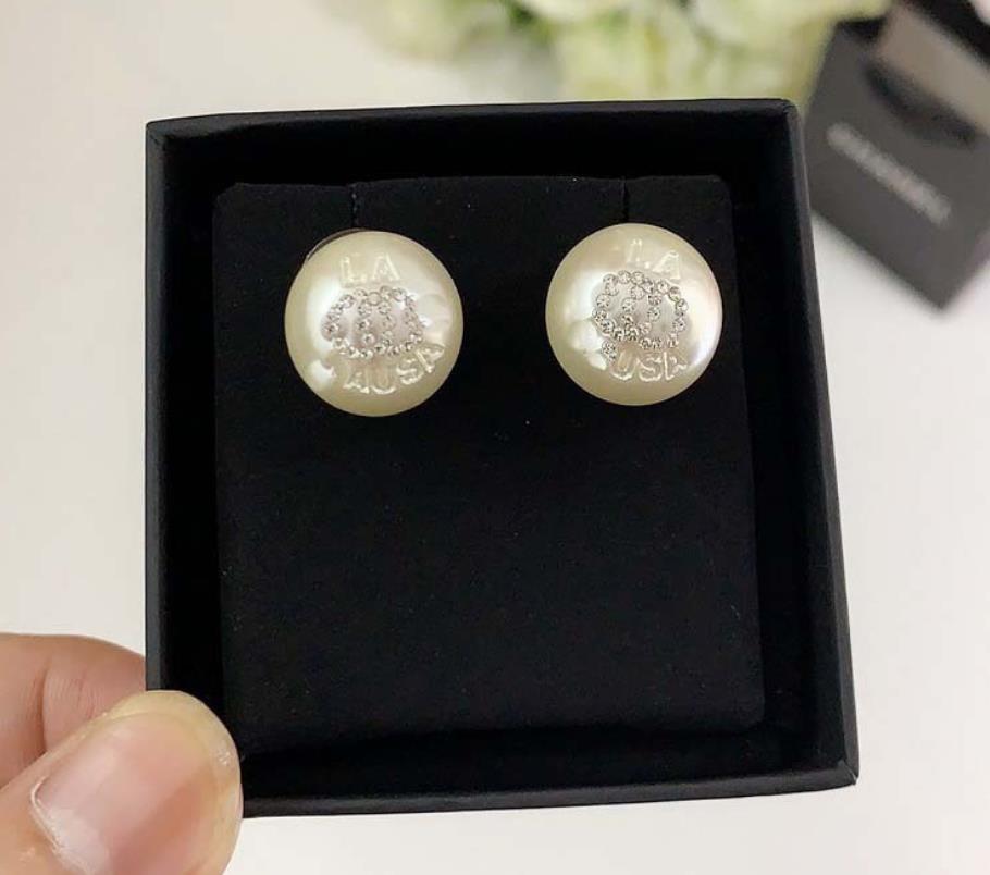 Xiangjia semicircular resin Pearl Rhinestone Earrings the same brass material fashion temperament 925 silver needle, Golden
Xiangjia semicircular resin Pearl Rhinestone Earrings the same brass material fashion temperament 925 silver needle, Golden