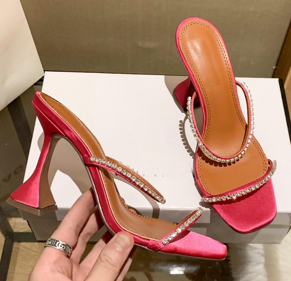 MUADDI AMINA Luxury designer Channel chaussures Tory slippers sandals flat women flops nonslip shoes Damen Hausschuhe bag France Channel, Black;grey
MUADDI AMINA Luxury designer Channel chaussures Tory slippers sandals flat women flops nonslip shoes Damen Hausschuhe bag France Channel, Black;grey