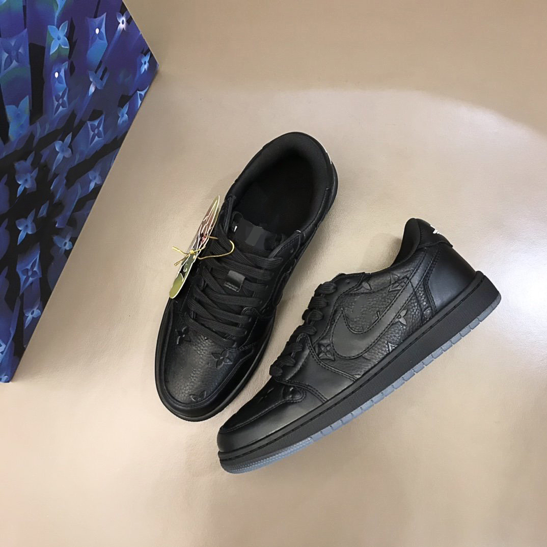 Top quality luxury designer shoes casual sneakers breathable Calfskin with floral embellished rubber outsole very nice, As picture 5
Top quality luxury designer shoes casual sneakers breathable Calfskin with floral embellished rubber outsole very nice, As picture 5