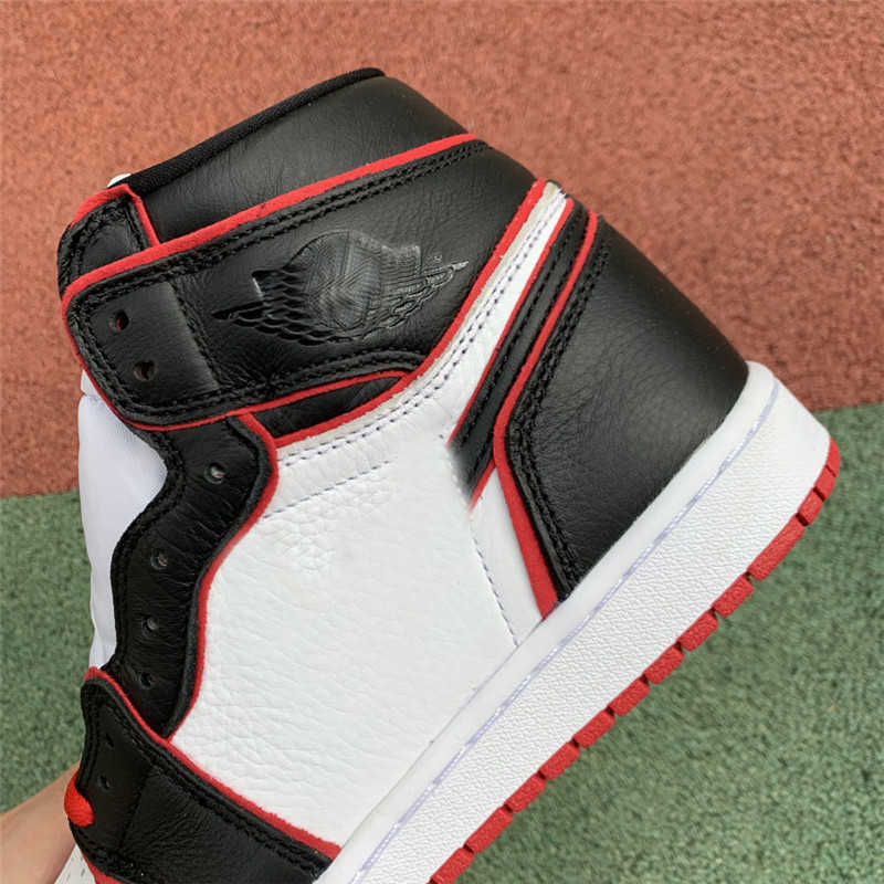 Cool Basketball Shoes Jumpman 1 Retro High 555088-062 BLACK GYM RED WHITE mens womens trainers hightop sneakers 2021
Cool Basketball Shoes Jumpman 1 Retro High 555088-062 BLACK GYM RED WHITE mens womens trainers hightop sneakers 2021