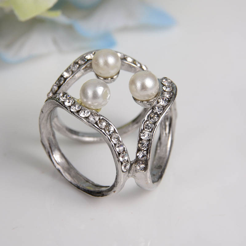 Exclusive Scarf Clip Women Jewelry Three-ring Chain Pearl 1PC Korean Style Scarves Buckle Metal