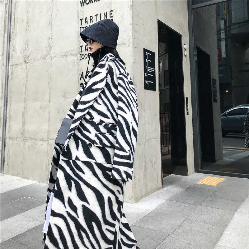 Women Winter British Style Zebra Pattern Thicken Long Woolen Coat Female Elegant Loose Wool Blends Parkas Overcoat 210930