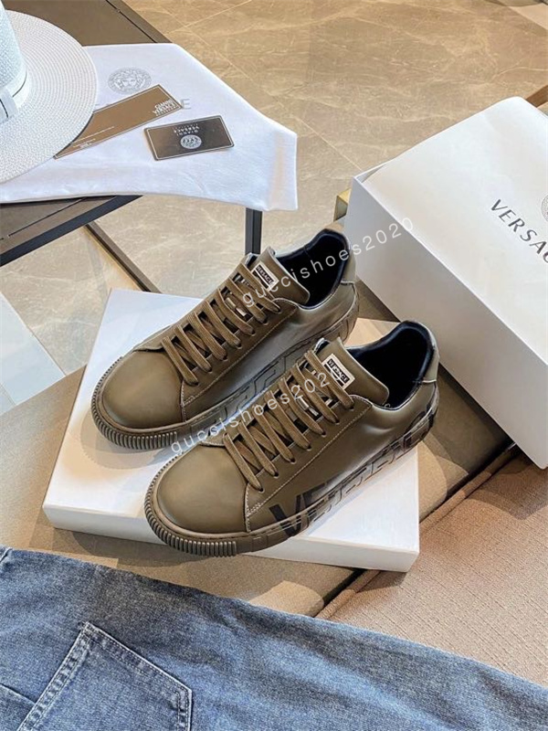 rubber platform inspired by motocross tires defines the unusual design of these nylon gabardine sneakers size35-46, 01
rubber platform inspired by motocross tires defines the unusual design of these nylon gabardine sneakers size35-46, 01