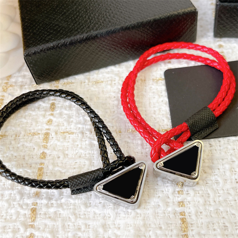 Brand Luxury Mens Women Fashion Triangle Bracelet Designer Bracelets 2 Colors Charm Womens Men Jewelry Leather Rope High Quality Gift
Brand Luxury Mens Women Fashion Triangle Bracelet Designer Bracelets 2 Colors Charm Womens Men Jewelry Leather Rope High Quality Gift