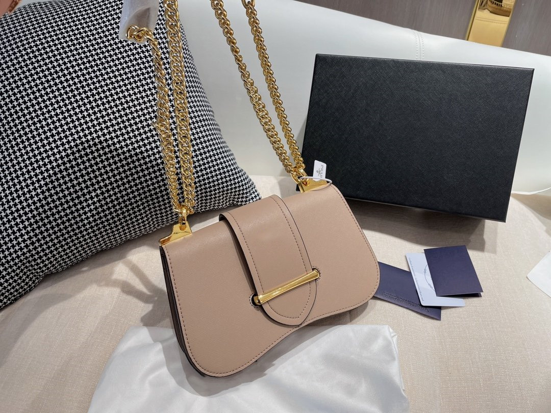 ysiykiy 2021 brand designer shoulder bag women's leather fashion luxury cross chain bags with box size 24cm*15cm, Black
ysiykiy 2021 brand designer shoulder bag women's leather fashion luxury cross chain bags with box size 24cm*15cm, Black