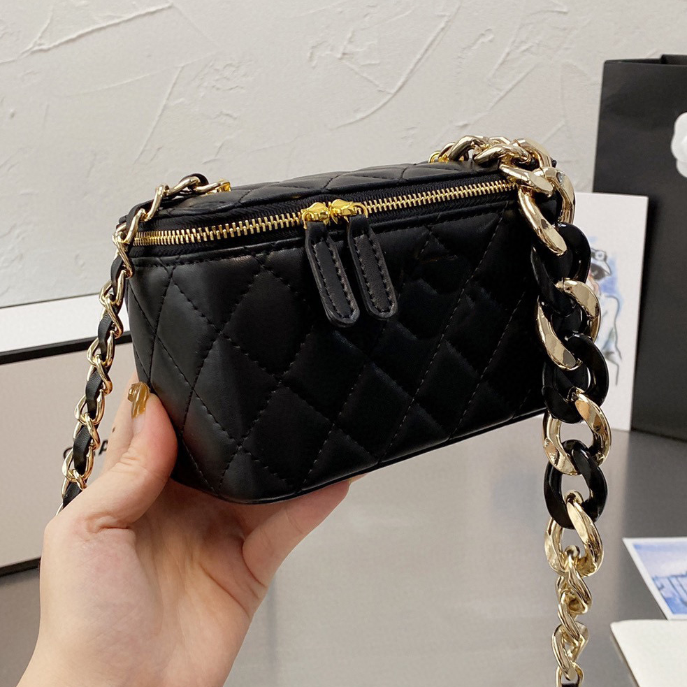 Diamond Lattice bag Make-up box Bags Messenger Luxurys High designers Quality Women Knitting chain Thread handbags mother cossbody wallet sheepskin totes purse, No bags
Diamond Lattice bag Make-up box Bags Messenger Luxurys High designers Quality Women Knitting chain Thread handbags mother cossbody wallet sheepskin totes purse, No bags