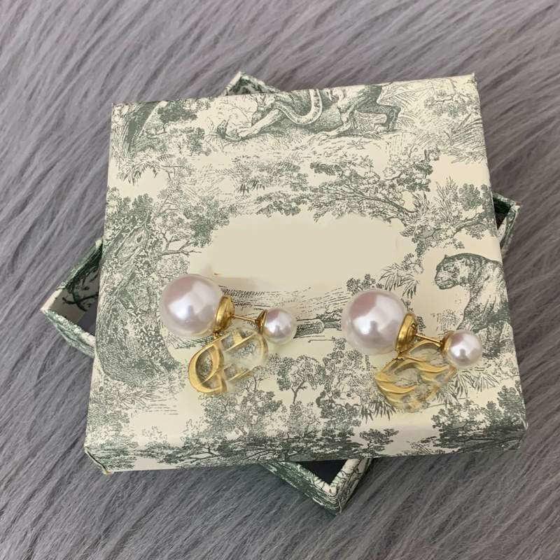 2021 CD Luxury Designers Stud Dangle Drop Jewelry Women Pearl Earrings Hoop Party Wedding Lovers Gift Charm Ear Cuff, Silver
2021 CD Luxury Designers Stud Dangle Drop Jewelry Women Pearl Earrings Hoop Party Wedding Lovers Gift Charm Ear Cuff, Silver