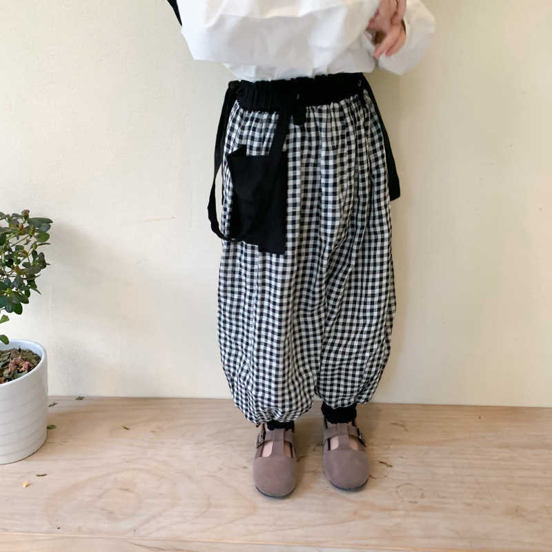 Spring Plaid Loose Lantern Overalls For Baby Girls Korean style Kids Casual Pants Children Fashion All-match Trousers 210615
Spring Plaid Loose Lantern Overalls For Baby Girls Korean style Kids Casual Pants Children Fashion All-match Trousers 210615