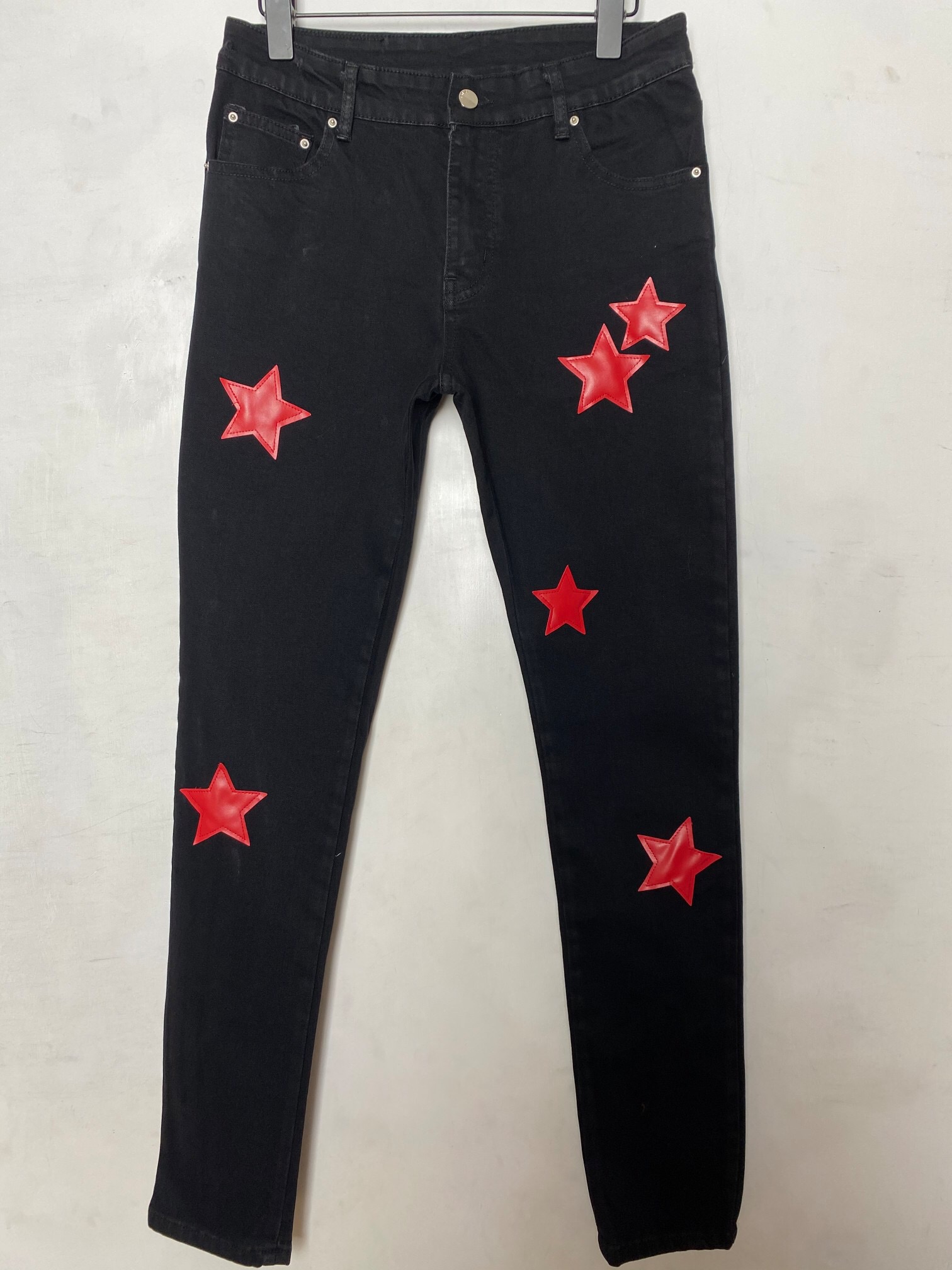 Mens jeans pants Long Skinny Leather Black red white Five-pointed Star Destroy the quilt Ripped Straight hole fashion designer jean Men Designers Clothes, Extra shipping postage/no ship
Mens jeans pants Long Skinny Leather Black red white Five-pointed Star Destroy the quilt Ripped Straight hole fashion designer jean Men Designers Clothes, Extra shipping postage/no ship