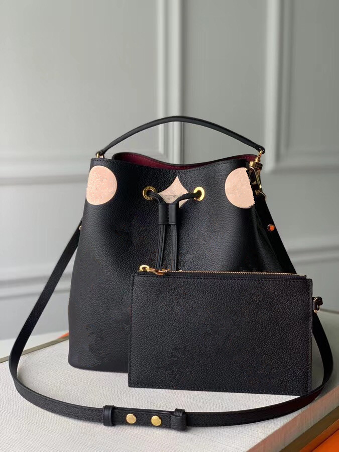 Imported soft calfskin full leather drawstring lining presbyopia embossed women's bucket bag female designer one-shoulder handbag supplier wholesale discount, Customize
Imported soft calfskin full leather drawstring lining presbyopia embossed women's bucket bag female designer one-shoulder handbag supplier wholesale discount, Customize