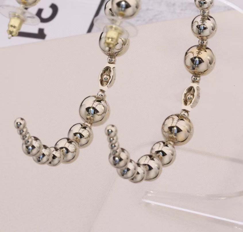 2021 Fashion style Large size drop earring with beads for women wedding jewelry gift have box stamp in 18k gold plated PS3082A
2021 Fashion style Large size drop earring with beads for women wedding jewelry gift have box stamp in 18k gold plated PS3082A