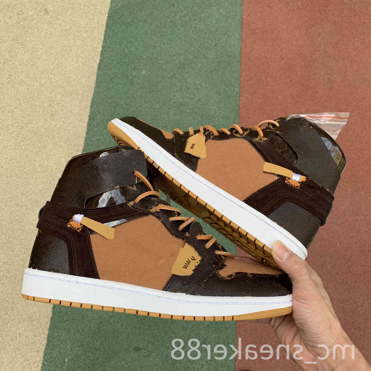 2021 top quality release offs 1 shoes sneakers white 1S man authentic Boots men women boot off real leather size 36-46, With desiccant
2021 top quality release offs 1 shoes sneakers white 1S man authentic Boots men women boot off real leather size 36-46, With desiccant