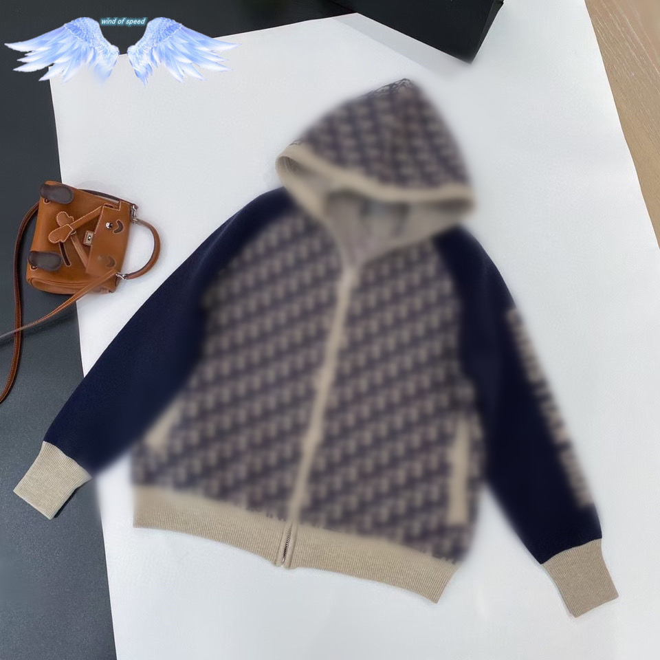 2021 autumn and winter Women Outerwear full body letter fashion Jackets luxury knit hoodie loose zipper cardigan coat, Black;brown
2021 autumn and winter Women Outerwear full body letter fashion Jackets luxury knit hoodie loose zipper cardigan coat, Black;brown