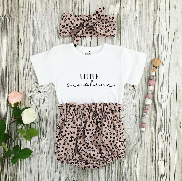 3Pcs Baby Summer Outfits Letter Print Short Sleeves Romper Leopard Shorts Headband Toddler Girls Baby's Sets Clothing, White
3Pcs Baby Summer Outfits Letter Print Short Sleeves Romper Leopard Shorts Headband Toddler Girls Baby's Sets Clothing, White