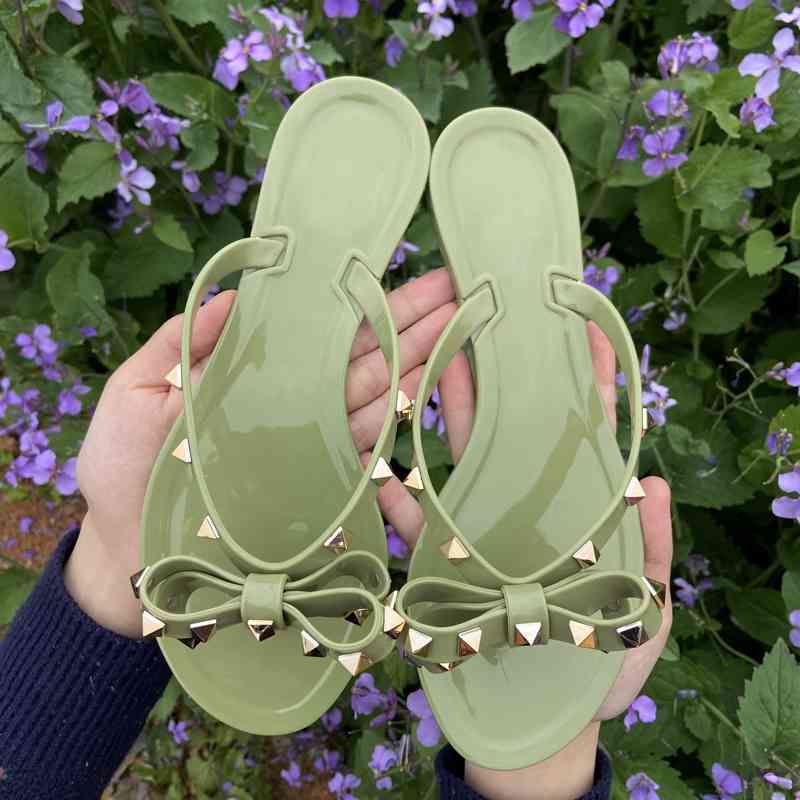 Hot Fashion Woman Flip Flops Summer Shoes Cool Beach Rivets big bow flat sandals Brand jelly shoes sandals girls size 36-42 210402, Black 
Hot Fashion Woman Flip Flops Summer Shoes Cool Beach Rivets big bow flat sandals Brand jelly shoes sandals girls size 36-42 210402, Black