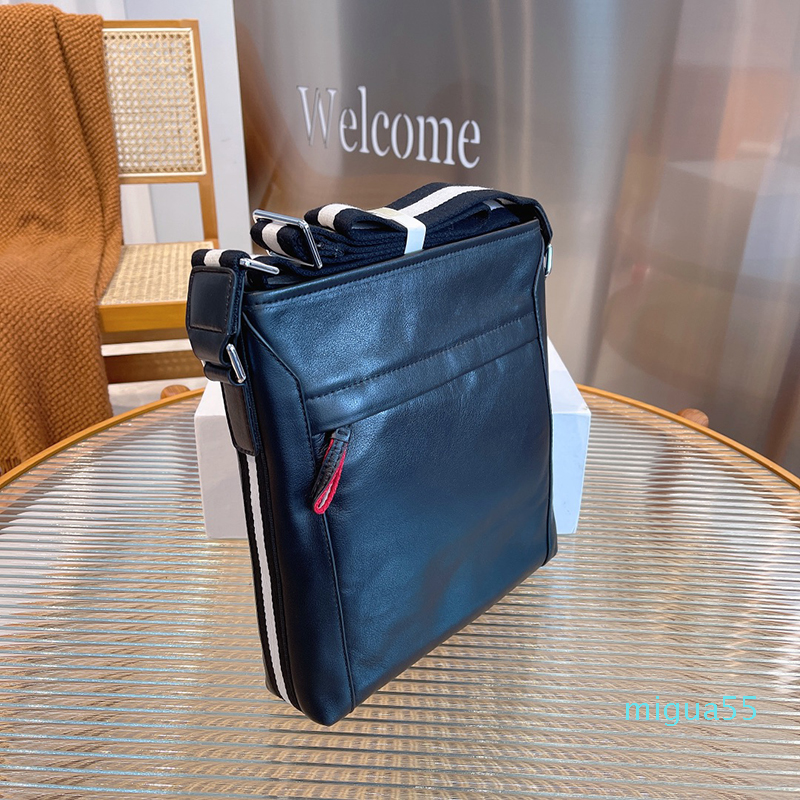 shoulder Bags Designer bag man luxury Crossbody genuine leather high-quality high-capacity Evening party With size 25 5 26, Black size 25 5 26 cm
shoulder Bags Designer bag man luxury Crossbody genuine leather high-quality high-capacity Evening party With size 25 5 26, Black size 25 5 26 cm