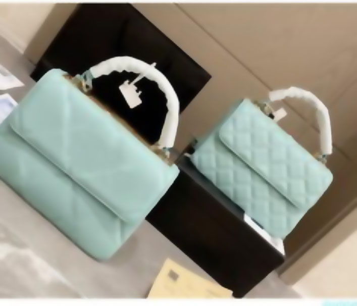 2021 Women Luxury Designer bag Crossbady High Quality purse Wholesale Price Genuine Leather Shoulder Flap Handbag with small and big, This option is extra shipping free pls c
2021 Women Luxury Designer bag Crossbady High Quality purse Wholesale Price Genuine Leather Shoulder Flap Handbag with small and big, This option is extra shipping free pls c