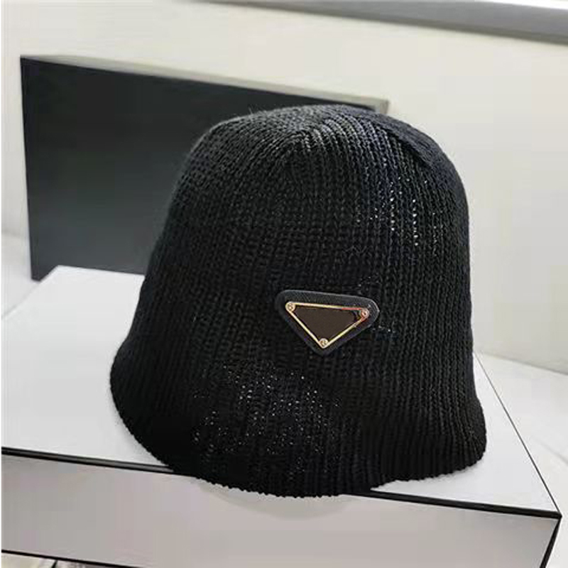Beanies fashion luxurys designers mens and womens Beanie designer hat classic Winter Hats warm knitted wool cap 5 colors high quality very good nice, Box 
Beanies fashion luxurys designers mens and womens Beanie designer hat classic Winter Hats warm knitted wool cap 5 colors high quality very good nice, Box