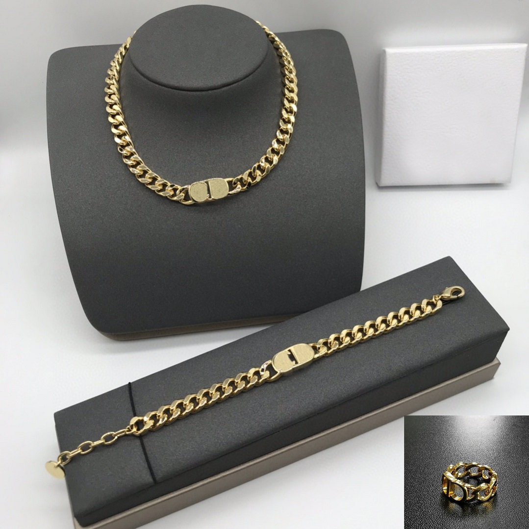 2021 bridesmaid dresses choker Handbag Luxury designer Gold Ring jewelry women men wedding Carti Bracelet CD box, Golden;silver
2021 bridesmaid dresses choker Handbag Luxury designer Gold Ring jewelry women men wedding Carti Bracelet CD box, Golden;silver