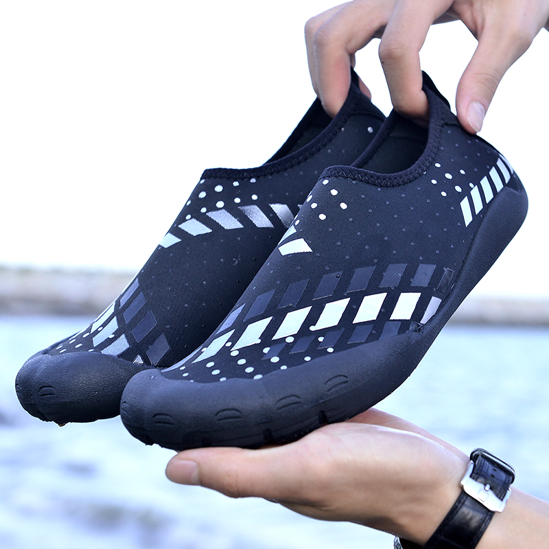 2021 Top Quality For Mens Womens Sports Running Shoes Sandy Beach Fashion Black Blue Red Outdoor Sneakers SIZE 36-46 WY21-1786
2021 Top Quality For Mens Womens Sports Running Shoes Sandy Beach Fashion Black Blue Red Outdoor Sneakers SIZE 36-46 WY21-1786