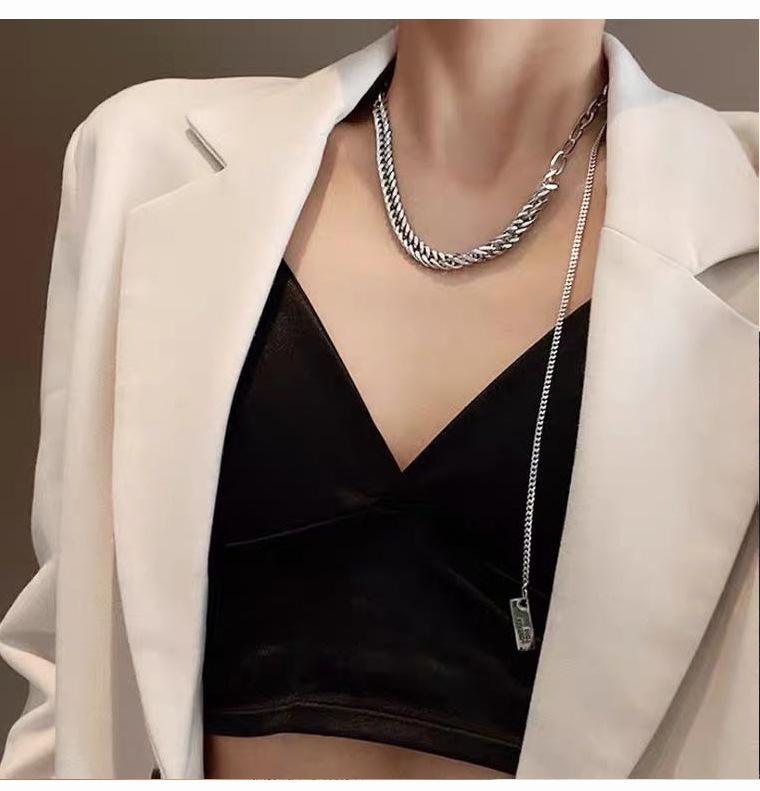 Pendant Necklaces Hip Hop Stainless Steel Long Chain Necklace For Women Punk Trendy Silver Color Asymmetric Chunky Love Letter
Pendant Necklaces Hip Hop Stainless Steel Long Chain Necklace For Women Punk Trendy Silver Color Asymmetric Chunky Love Letter