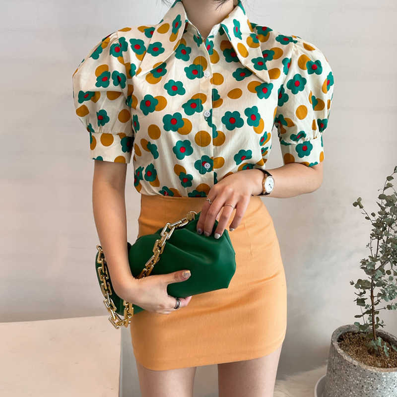 Korejpaa Women Dress Sets Korea Retro Pointed Collar Printed Short-sleeved Shirt and High Waist Pocket Hip Short Skirt Suit 210526