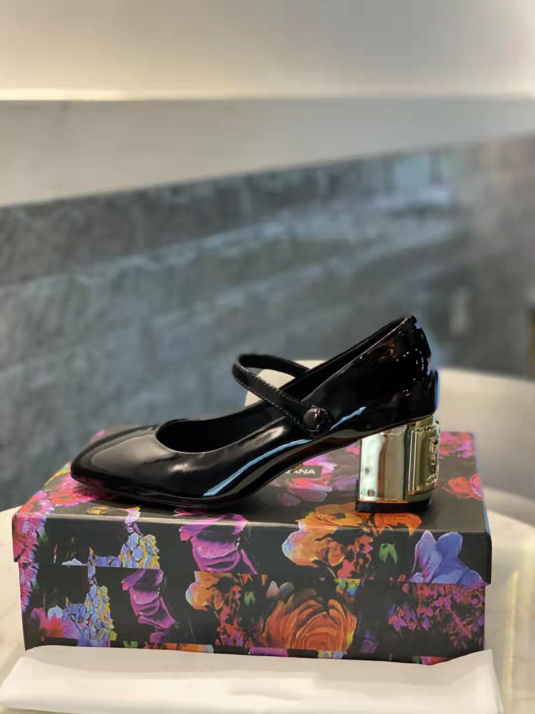 Ladies dress shoes patent leather red thick heel platform round toe sandals designer metal heel letters high-heeled boat shoes, Black
Ladies dress shoes patent leather red thick heel platform round toe sandals designer metal heel letters high-heeled boat shoes, Black