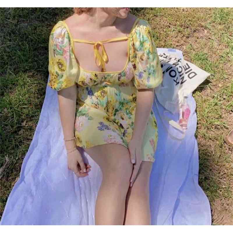 Summer Retro Lacing up Ribbon wood ears Square Collar Short Dress White Puff Sleeve Women Elastic Ruched Holiday Dresses 210429