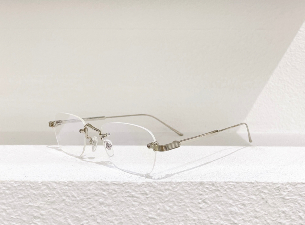 Rimless Vintage Silver Frame Eyeglasses Clear Lens 0228 Mens Eyewear Optical Glasses Frames Fashion Sunglasses Frames with box
Rimless Vintage Silver Frame Eyeglasses Clear Lens 0228 Mens Eyewear Optical Glasses Frames Fashion Sunglasses Frames with box
