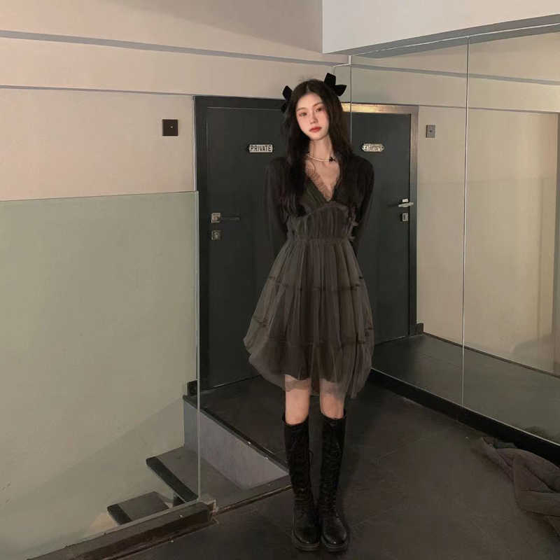 Gagarich Women Dresses Spring Summer French Vintage Temperament Female Sexy V-Neck Mesh Stitching Short Sling Vestidos 210630