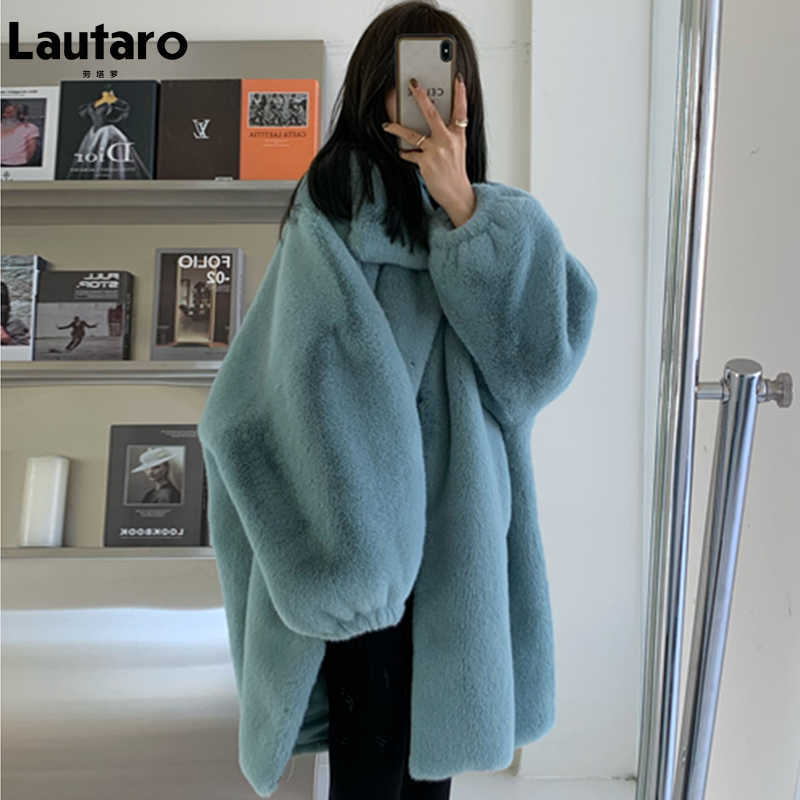 Lautaro Winter Long Oversized Warm Soft Fluffy Faux Fur Coat Women Drop Shoulder Long Sleeve Casual Loose Korean Fashion 211019