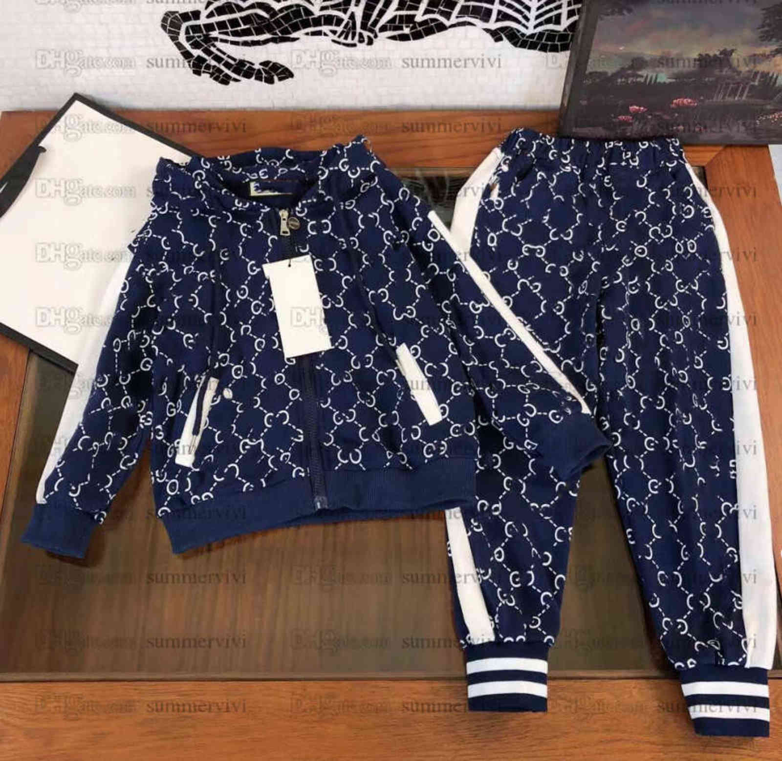 Designer Kids Sport sets wholesale fall children letter printed zipper jacket outwear+casual pants 2pcs boys girls luxury outfits A7294, White
Designer Kids Sport sets wholesale fall children letter printed zipper jacket outwear+casual pants 2pcs boys girls luxury outfits A7294, White