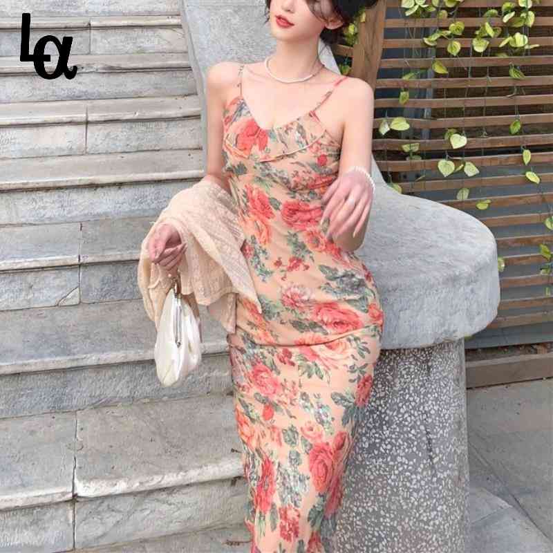 Vintage Elegant Red Floral Strap Dress Women French Sexy Style Party Midi Holiday Slim Beach Summer 210519
Vintage Elegant Red Floral Strap Dress Women French Sexy Style Party Midi Holiday Slim Beach Summer 210519