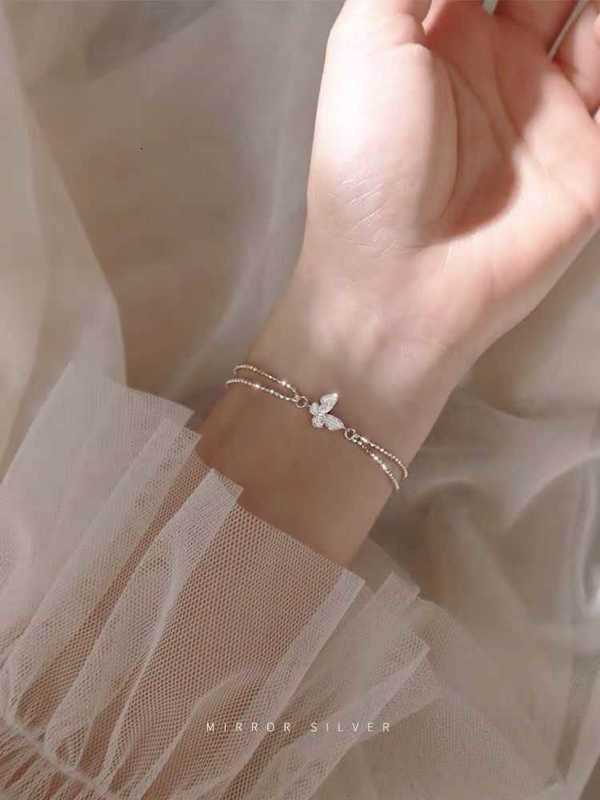 bracelet: butterfly inlaid with diamond, sterling sier accsori, cool style, simple double-layer hand adornment, women's gift, Golden;silver
bracelet: butterfly inlaid with diamond, sterling sier accsori, cool style, simple double-layer hand adornment, women's gift, Golden;silver