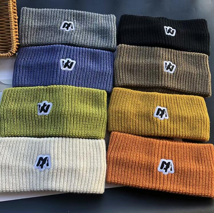 Fashion Brand Designer Letter Print Vintage Headbands Elastic Wool Knitt Hairband Tiaras for Mens Womens Party Outdoor Sports Lovers Gift Jewelry Hair Accessories
Fashion Brand Designer Letter Print Vintage Headbands Elastic Wool Knitt Hairband Tiaras for Mens Womens Party Outdoor Sports Lovers Gift Jewelry Hair Accessories