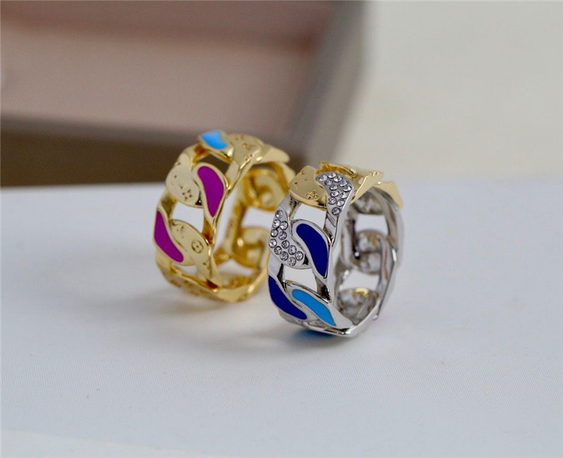 Luxury high With Side Stones quality titanium steel hollow ring men women fashion trend of gold and silver two-color couple
Luxury high With Side Stones quality titanium steel hollow ring men women fashion trend of gold and silver two-color couple