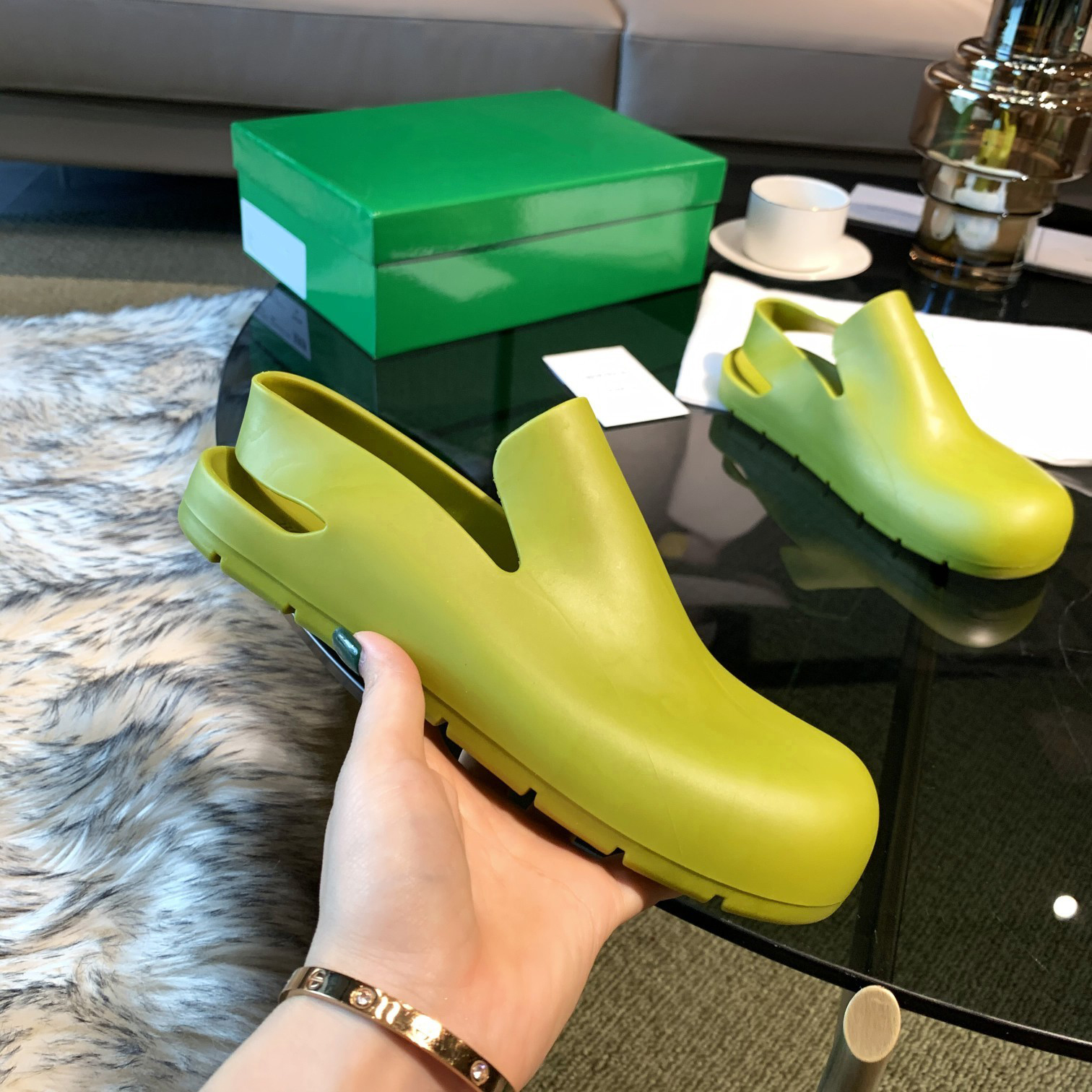 2022 New Women's Luxury Designer Casual shoes Puddle Fashion Rain Boots Wild Comfortable Non-Slip trend Size 35-40, Photo color
2022 New Women's Luxury Designer Casual shoes Puddle Fashion Rain Boots Wild Comfortable Non-Slip trend Size 35-40, Photo color