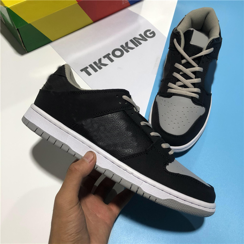 Top Quality Mens Womens Low SB Designers Shoes Chunky Dunky UNC Toy Night of Mischief Kentucky Travis Scotts Concepts Purple Bears Men Sport Trainer Sneake With Box, Gifts
Top Quality Mens Womens Low SB Designers Shoes Chunky Dunky UNC Toy Night of Mischief Kentucky Travis Scotts Concepts Purple Bears Men Sport Trainer Sneake With Box, Gifts
