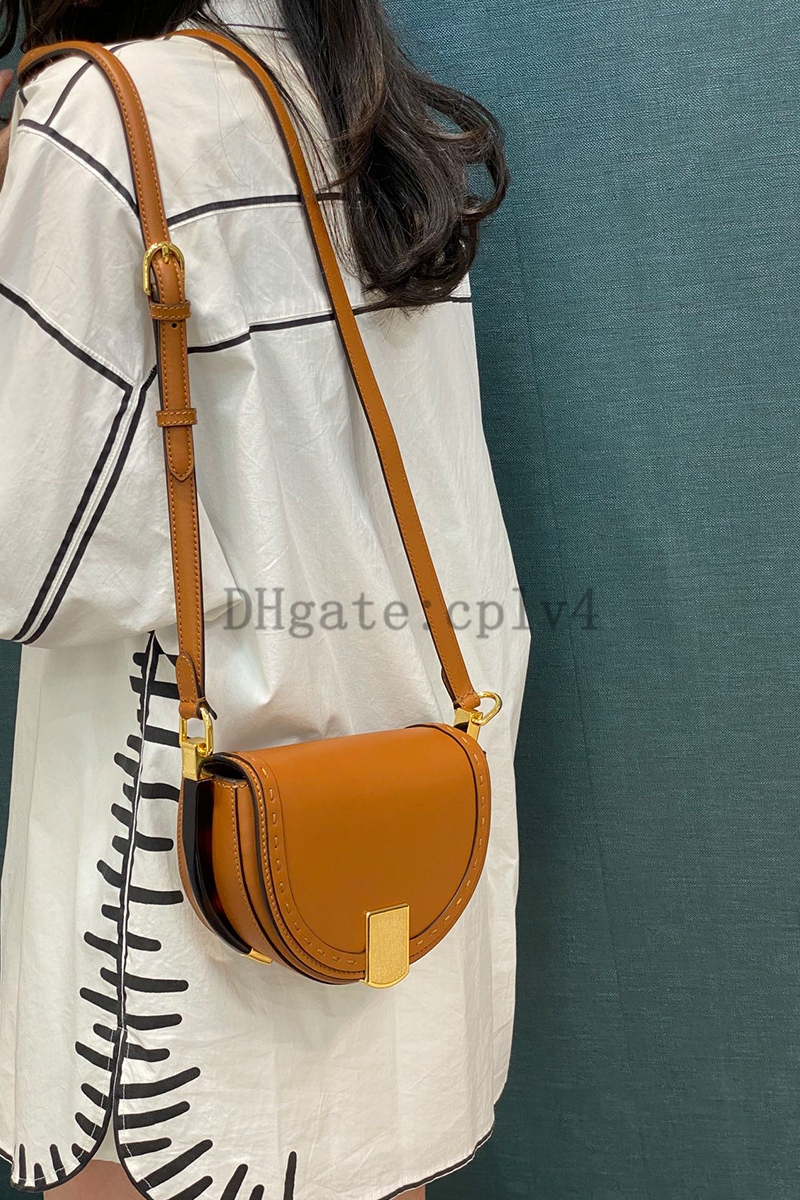 2021 spring and summer fashion ladies leather saddle bag messengers small round FF shoulder messenger bags handbag, Make up the difference
2021 spring and summer fashion ladies leather saddle bag messengers small round FF shoulder messenger bags handbag, Make up the difference