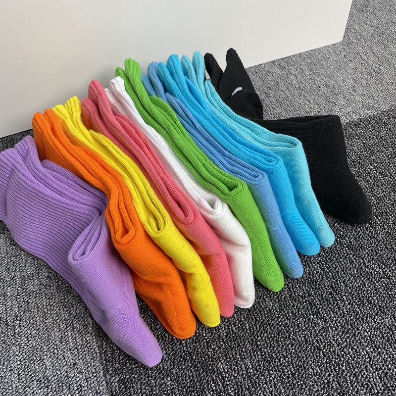 Fashion Women and Men Socks High Quality Cotton Socks Letter Breathable Cotton Sports Socks Wholesale, Purple
Fashion Women and Men Socks High Quality Cotton Socks Letter Breathable Cotton Sports Socks Wholesale, Purple