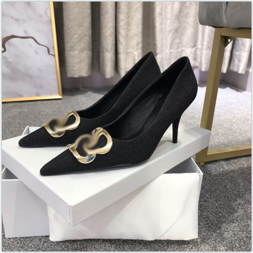2021 Good Quality Fashion Women Luxurys Designers Shoes Designer Sandals Womens Luxury High Heels Sandal Dress Shoess With Box Size 35-41 -G534, Black
2021 Good Quality Fashion Women Luxurys Designers Shoes Designer Sandals Womens Luxury High Heels Sandal Dress Shoess With Box Size 35-41 -G534, Black