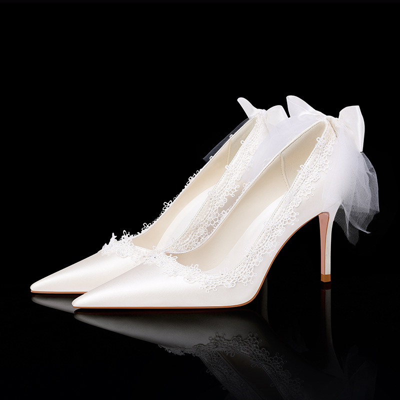 White Sandals bridal shoes 2021 silk pointed stiletto high heel shallow mouth single fairy fashion wedding dress banquet
White Sandals bridal shoes 2021 silk pointed stiletto high heel shallow mouth single fairy fashion wedding dress banquet